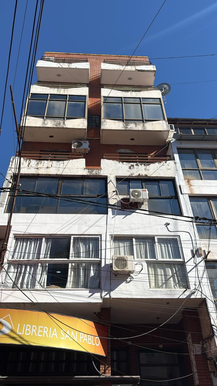“No hay personas lesionadas de casualidad”: se desplomó parte de un balcón en Posadas imagen-2