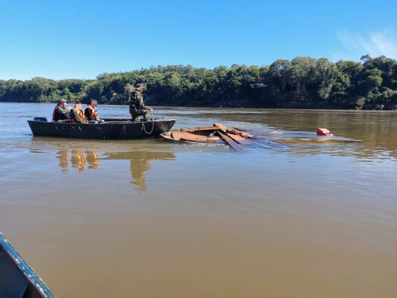 Misiones: Prefectura rescató a cuatro personas que cayeron al río Uruguay tras frustrar un intento de contrabando de un equino imagen-10