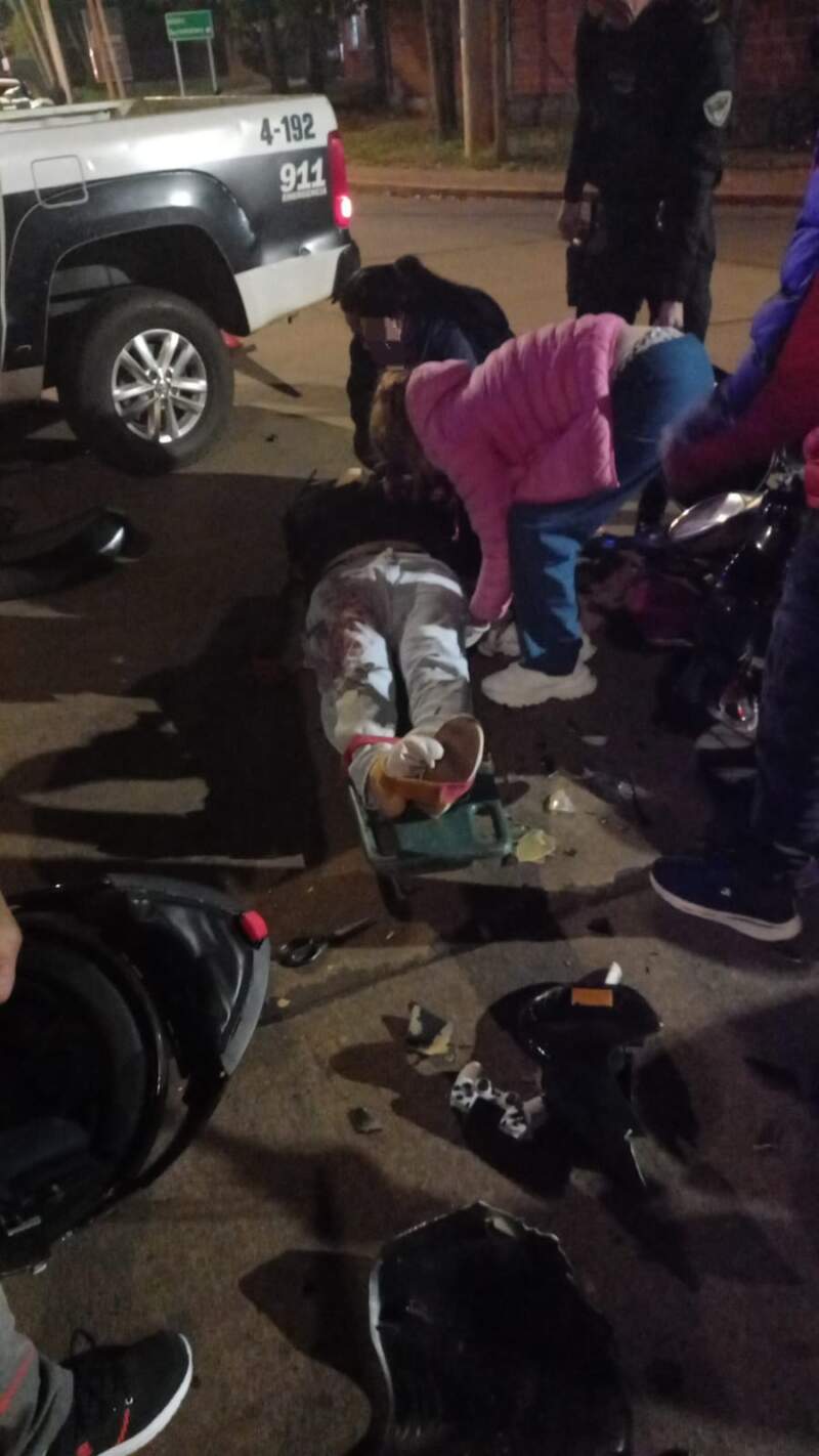 Un hombre lesionado tras ser embestido por un auto en Posadas imagen-13