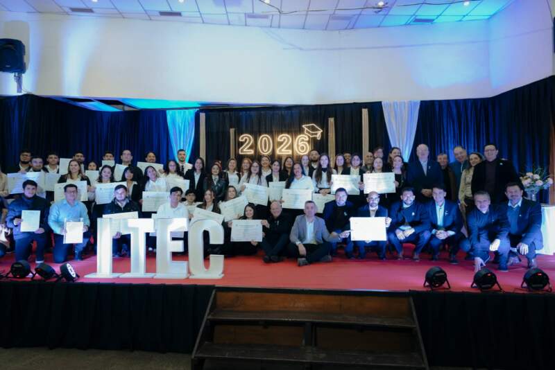 Passalacqua participó de la colación del Itec Iguazú y destacó la formación técnica para el desarrollo turístico 3 Passalacqua participó de la colación del Itec Iguazú y destacó la formación técnica para el desarrollo turístico imagen-2
