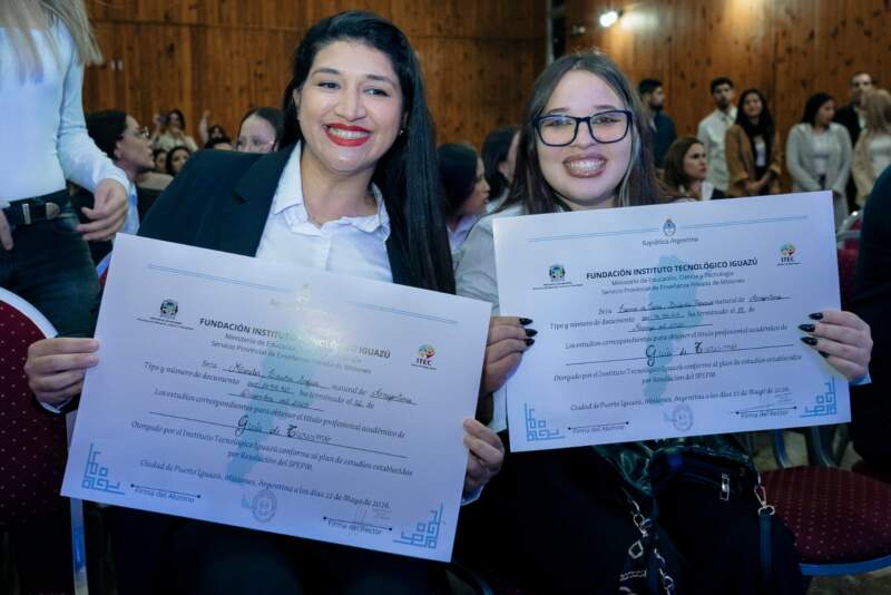 Passalacqua participó de la colación del Itec Iguazú y destacó la formación técnica para el desarrollo turístico 5 Passalacqua participó de la colación del Itec Iguazú y destacó la formación técnica para el desarrollo turístico imagen-4
