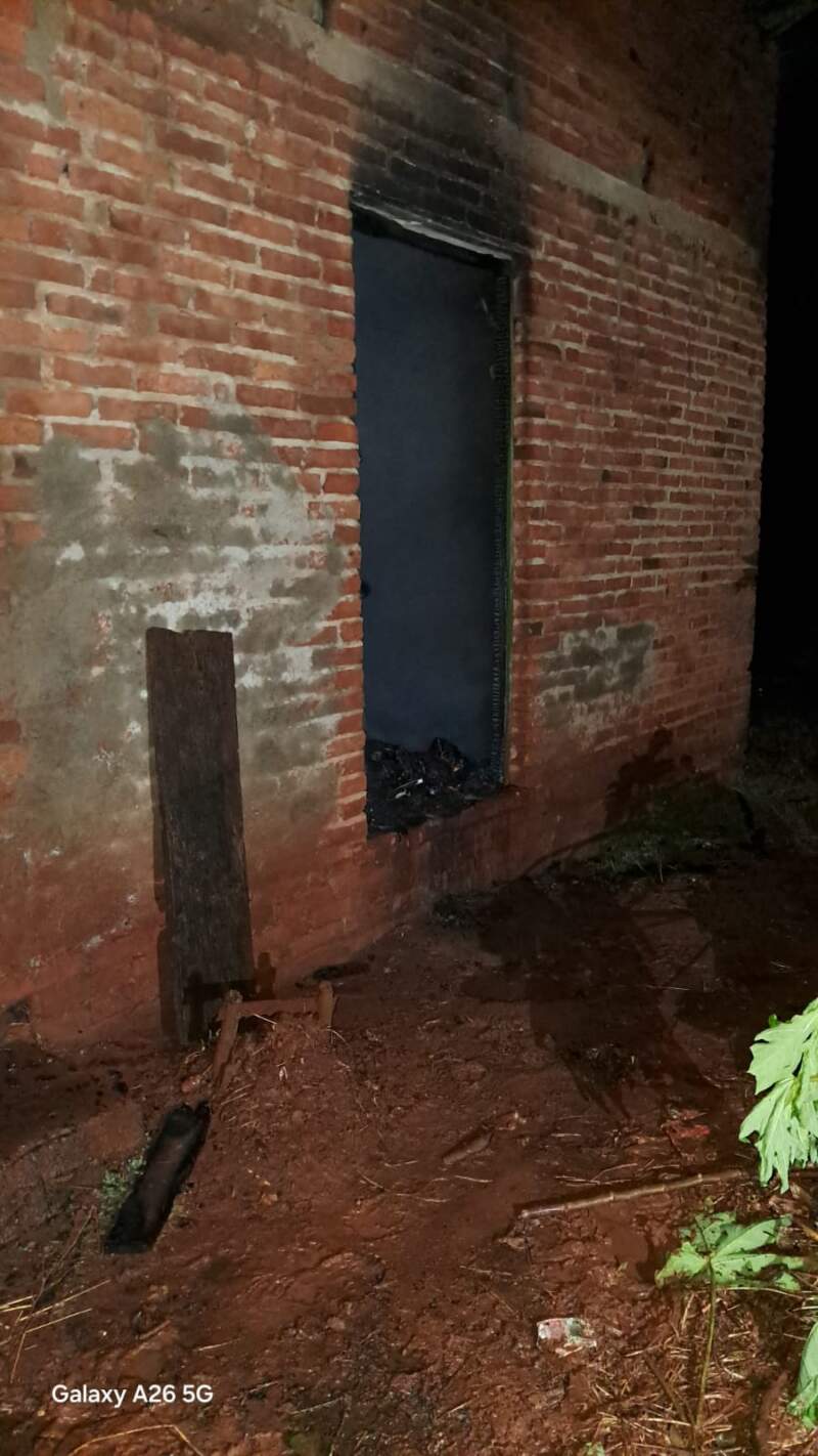 Un hombre falleció durante el incendio de una vivienda en Jardín América imagen-2