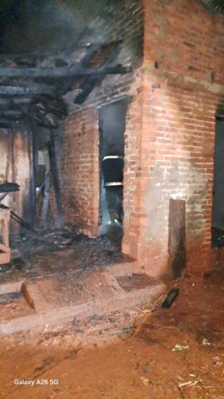 Un hombre falleció durante el incendio de una vivienda en Jardín América imagen-3