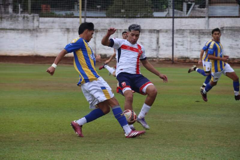 Fútbol: Mitre ganó y es líder imagen-2