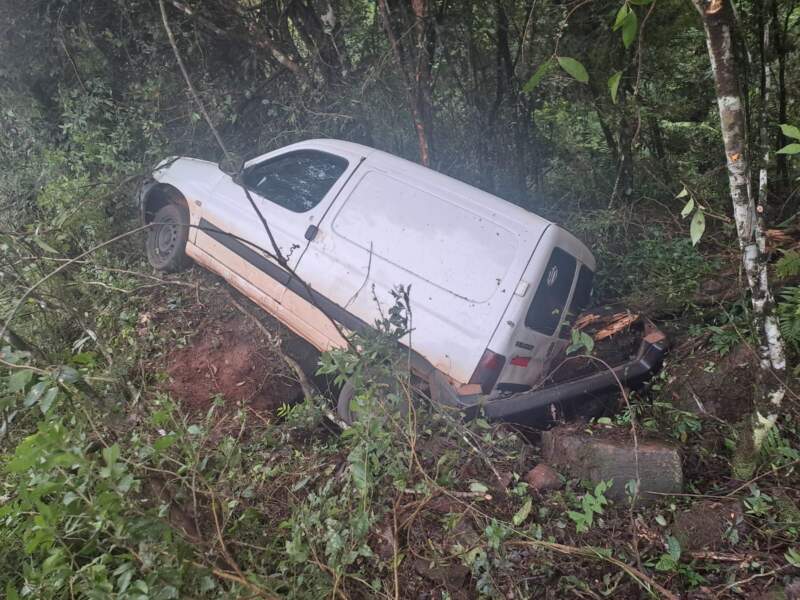 Despiste de un automóvil en Garuhapé dejó cinco personas lesionadas imagen-6