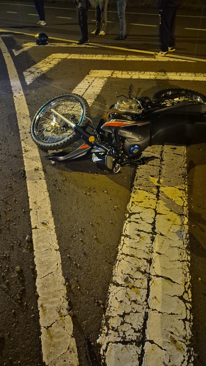 Motociclista resultó herida tras ser embestida por una camioneta en Posadas 3 Motociclista resultó herida tras ser embestida por una camioneta en Posadas imagen-2