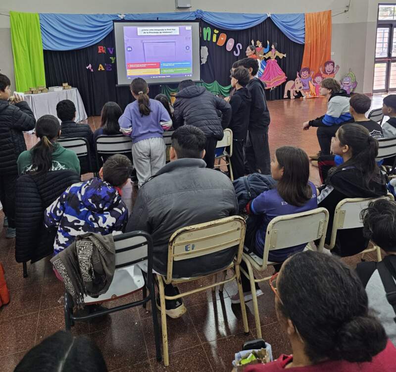 El Gobierno de Misiones llegó a Leandro N. Alem con los programas Conozco Misiones con mi Escuela y Móvilfest imagen-1