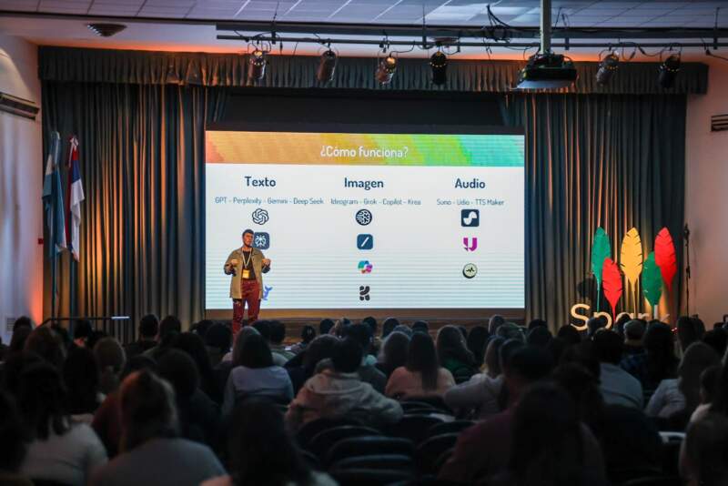 "Es un orgullo ver tantos docentes comprometidos", dijo Passalacqua al visitar el Festival Educativo Spark en el Parque del Conocimiento imagen-6