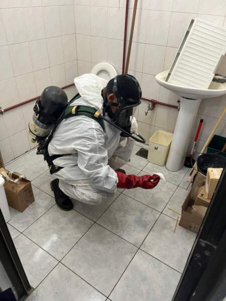 Temor en una farmacia de Oberá tras el derrame de mercurio, intervinieron Bomberos para evitar la dispersión de la sustancia peligrosa imagen-5