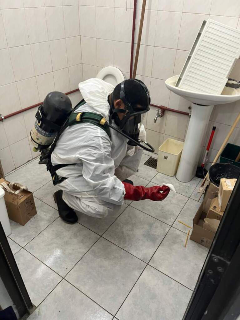Temor en una farmacia de Oberá tras el derrame de mercurio, intervinieron Bomberos para evitar la dispersión de la sustancia peligrosa Temor en una farmacia de Oberá tras el derrame de mercurio, intervinieron Bomberos para evitar la dispersión de la sustancia peligrosa imagen-33
