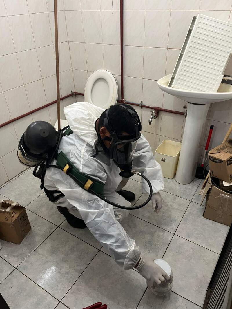 Temor en una farmacia de Oberá tras el derrame de mercurio, intervinieron Bomberos para evitar la dispersión de la sustancia peligrosa 3 Temor en una farmacia de Oberá tras el derrame de mercurio, intervinieron Bomberos para evitar la dispersión de la sustancia peligrosa imagen-2