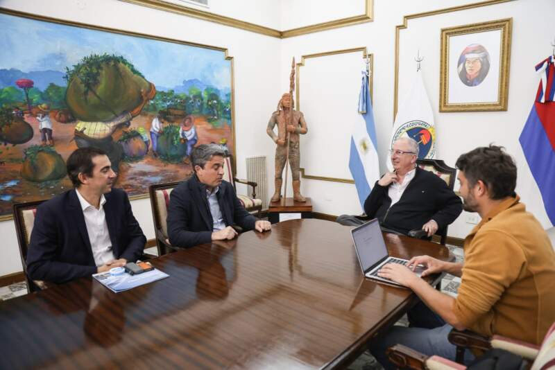Passalacqua recibió a directivos de Philip Morris y destacaron el potencial del tabaco misionero 3 Passalacqua recibió a directivos de Philip Morris y destacaron el potencial del tabaco misionero imagen-2