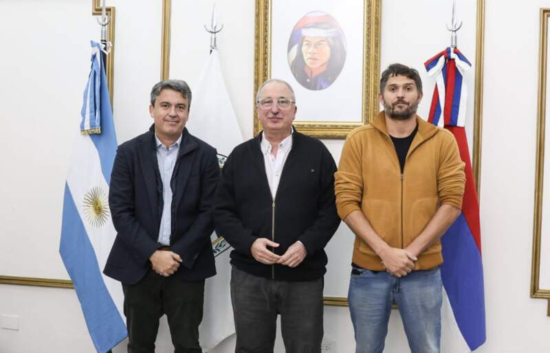 Passalacqua recibió a directivos de Philip Morris y destacaron el potencial del tabaco misionero 5 Passalacqua recibió a directivos de Philip Morris y destacaron el potencial del tabaco misionero imagen-4