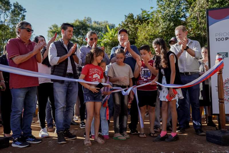 El Gobernador inauguró un nuevo puente urbano en Bernardo de Irigoyen y destacó "la unidad para resolver necesidades" imagen-7