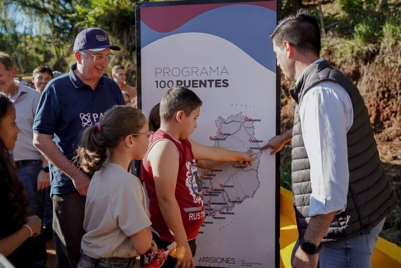 El Gobernador inauguró un nuevo puente urbano en Bernardo de Irigoyen y destacó "la unidad para resolver necesidades" imagen-8