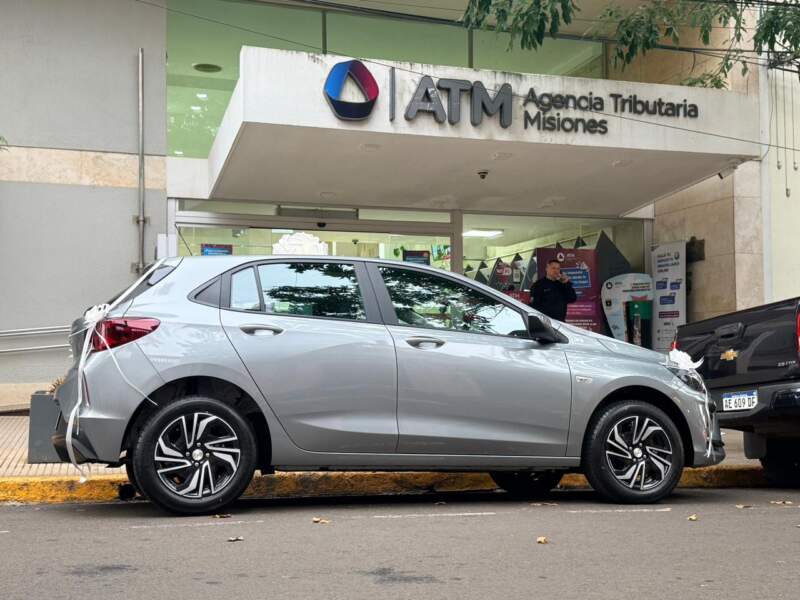La Agencia Tributaria de Misiones entregó el auto al ganador del sorteo de Consumidores Finales La Agencia Tributaria de Misiones entregó el auto al ganador del sorteo de Consumidores Finales imagen-9