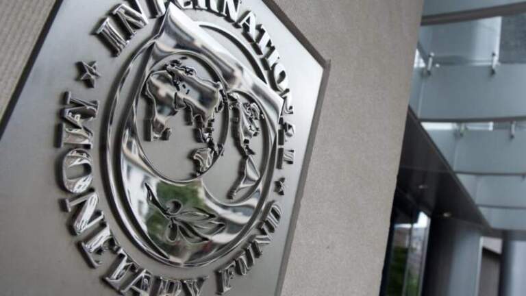 El FMI flexibilizó las metas fiscales del acuerdo con Argentina y ajustó el objetivo de superávit primario El FMI flexibilizó las metas fiscales del acuerdo con Argentina y ajustó el objetivo de superávit primario imagen-36