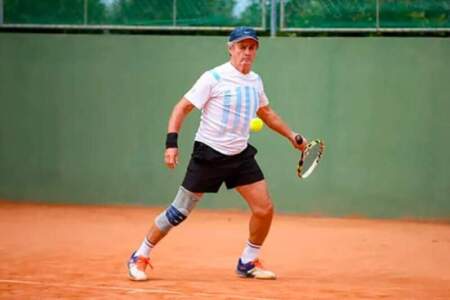 Entre la medicina y el tenis internacional: Horacio Melo detalló cómo mantiene una rutina de entrenamiento y competencia a los 70 años imagen-19