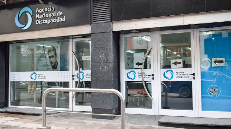 Escándalo en Andis: investigan compras con sobreprecios de hasta 4239% y citan a empresarios imagen-15