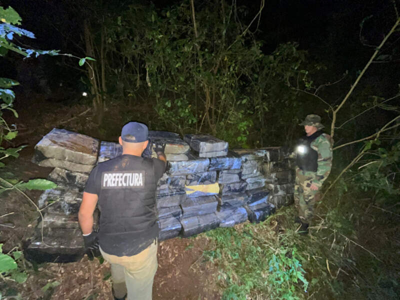 Golpe histórico al narcotráfico en Misiones: Prefectura incautó más de una tonelada de droga en el río Paraná imagen-6