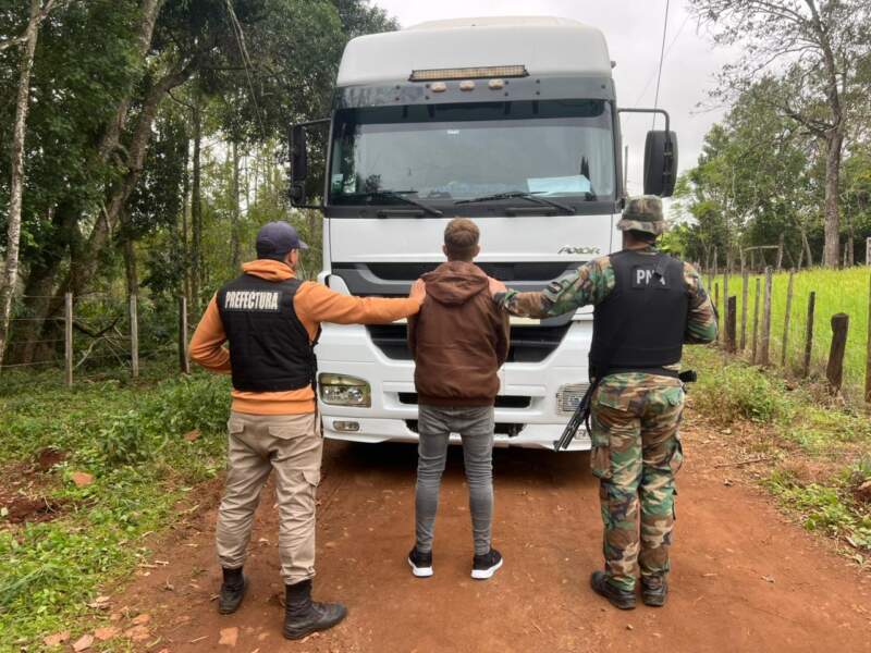 Prefectura incautó en Alba Posse más de 10 toneladas de tabaco valuadas en $30 millones imagen-4