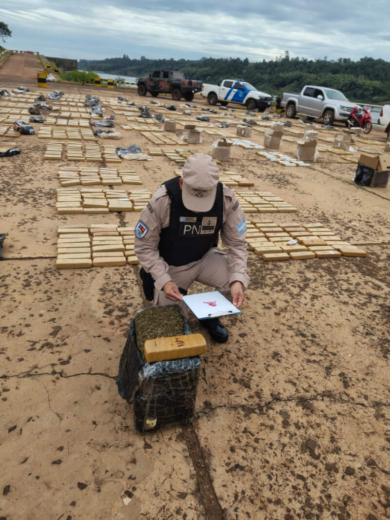 Megaoperativo contra el narcotráfico: Secuestran más de tres toneladas de droga en Misiones imagen-4
