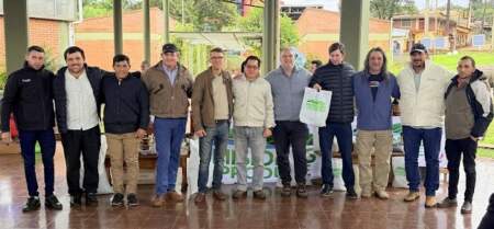 «Misiones Produce» entregó 270 kilos de semillas agroecológicas a casi 100 familias productoras "Misiones Produce" entregó 270 kilos de semillas agroecológicas a casi 100 familias productoras imagen-5