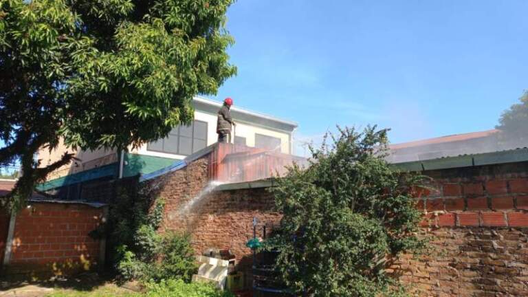 Un incendio provocó daños materiales en una vivienda y depósitos de Posadas imagen-48