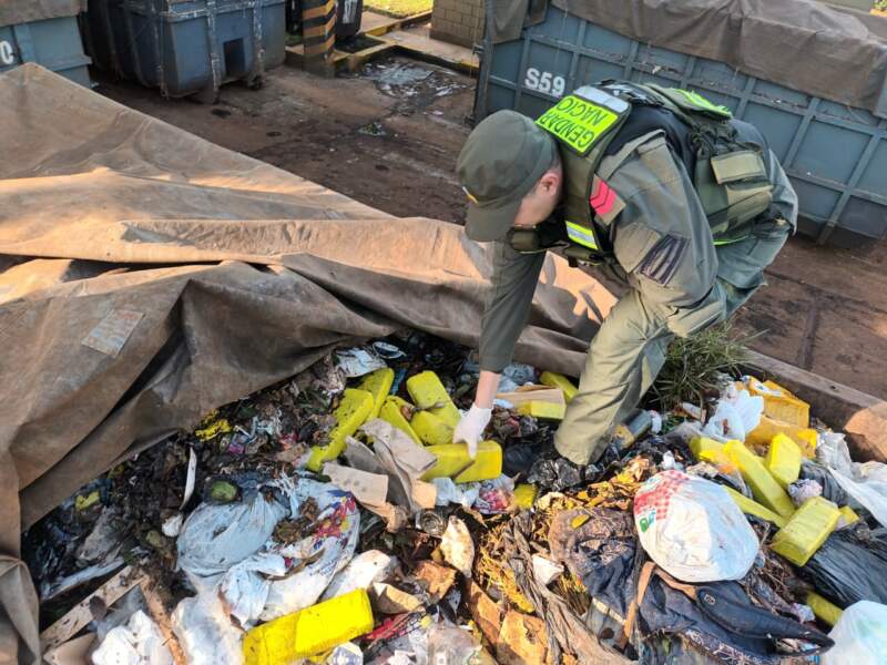 Posadas: ocultan 24 kilos de marihuana en un conteiner de residuos imagen-4