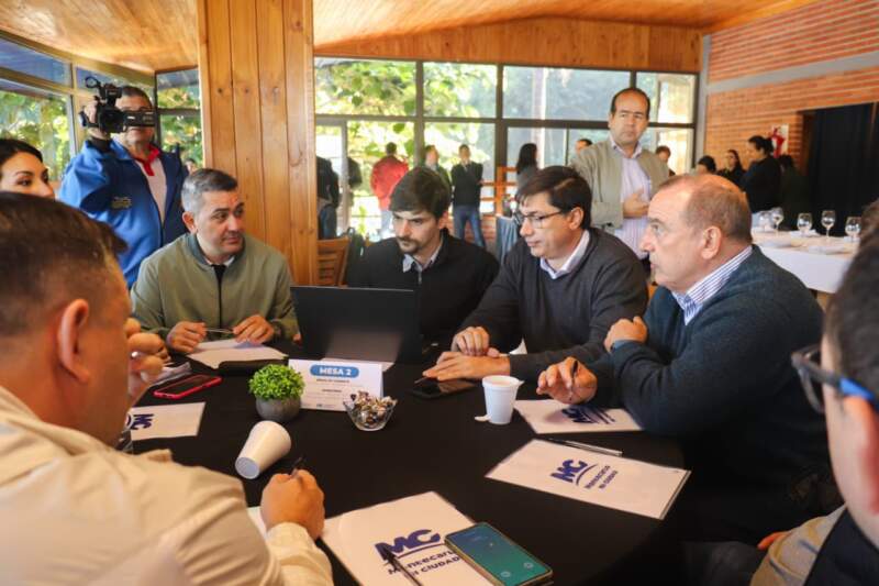 Montecarlo reunió al Gabinete provincial y a municipios para coordinar obras y proyectos imagen-3