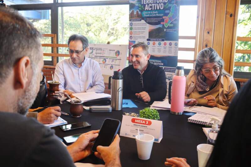 Montecarlo reunió al Gabinete provincial y a municipios para coordinar obras y proyectos imagen-5