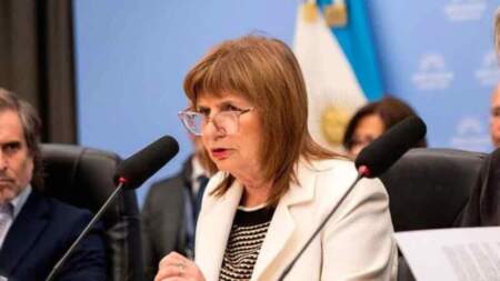 Milei bajo presión: Patricia Bullrich le habría ofrecido su renuncia en medio de una fuerte disputa interna por un veto judicial Milei bajo presión: Patricia Bullrich le habría ofrecido su renuncia en medio de una fuerte disputa interna por un veto judicial imagen-4