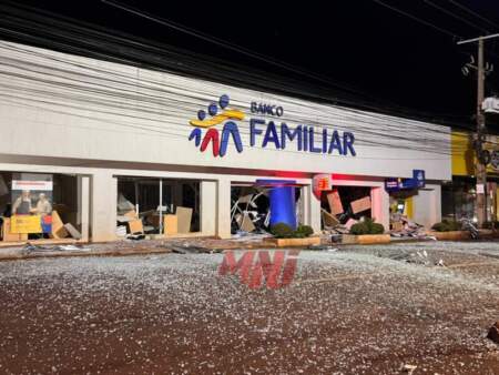 Paraguay: con una intensa balacera, grupo armado asaltó tres bancos y una casa de cambios en Santa Rita, a 95 km de Puerto Iguazú imagen-4