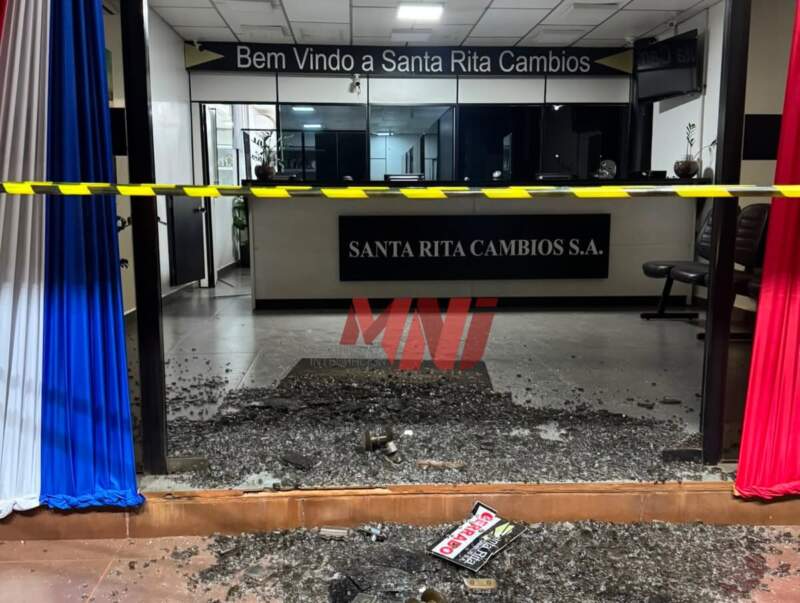 Paraguay: con una intensa balacera, grupo armado asaltó tres bancos y una casa de cambios en Santa Rita, a 95 km de Puerto Iguazú 7 Paraguay: con una intensa balacera, grupo armado asaltó tres bancos y una casa de cambios en Santa Rita, a 95 km de Puerto Iguazú imagen-6