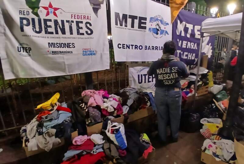 Entre música, locro y solidaridad, "Bandera Solidaria" reunió donaciones para asistir a familias vulnerables en Posadas 19 Entre música, locro y solidaridad, "Bandera Solidaria" reunió donaciones para asistir a familias vulnerables en Posadas imagen-18
