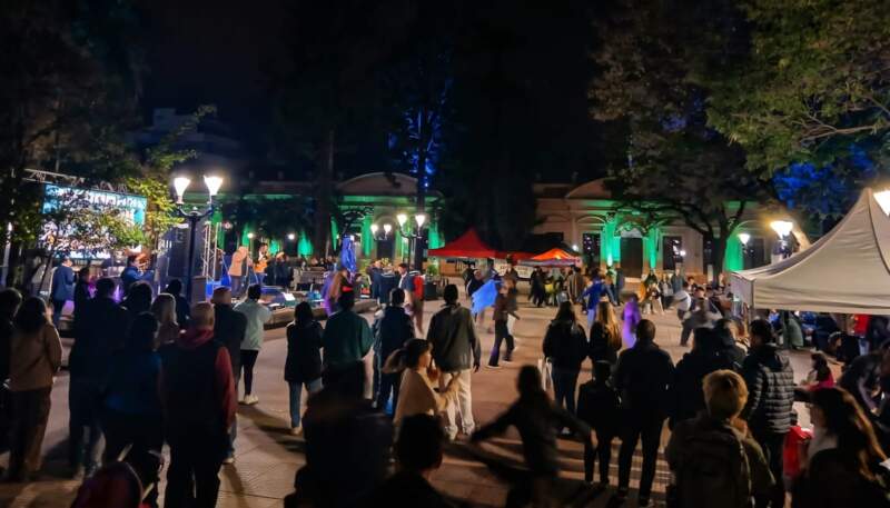 Entre música, locro y solidaridad, "Bandera Solidaria" reunió donaciones para asistir a familias vulnerables en Posadas 21 Entre música, locro y solidaridad, "Bandera Solidaria" reunió donaciones para asistir a familias vulnerables en Posadas imagen-20
