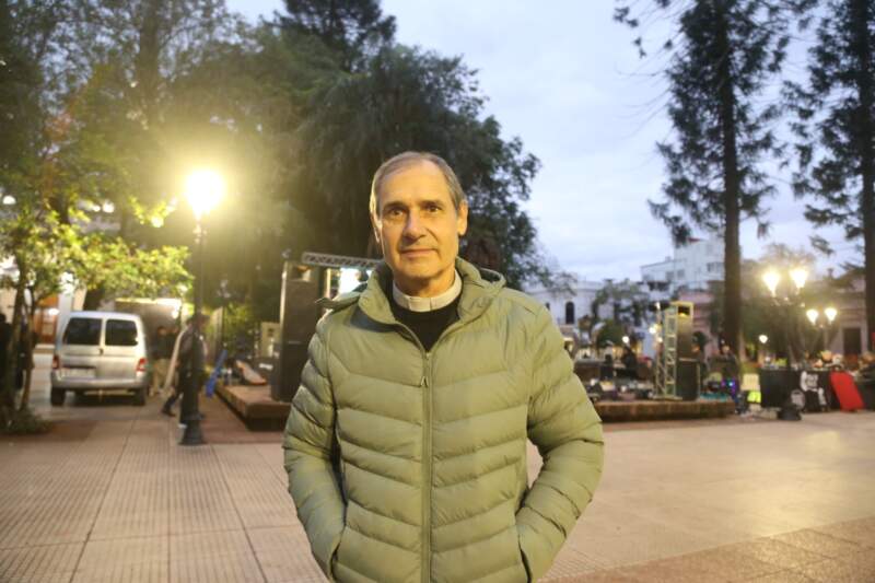 Entre música, locro y solidaridad, "Bandera Solidaria" reunió donaciones para asistir a familias vulnerables en Posadas 9 Entre música, locro y solidaridad, "Bandera Solidaria" reunió donaciones para asistir a familias vulnerables en Posadas imagen-8