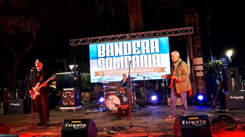 Entre música, locro y solidaridad, "Bandera Solidaria" reunió donaciones para asistir a familias vulnerables en Posadas 5 Entre música, locro y solidaridad, "Bandera Solidaria" reunió donaciones para asistir a familias vulnerables en Posadas imagen-4