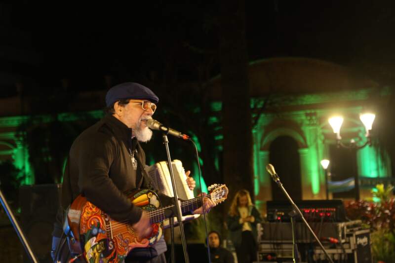 Entre música, locro y solidaridad, "Bandera Solidaria" reunió donaciones para asistir a familias vulnerables en Posadas 7 Entre música, locro y solidaridad, "Bandera Solidaria" reunió donaciones para asistir a familias vulnerables en Posadas imagen-6