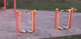 Fenómeno "paranormal" inexplicable en el Acceso Oeste: el misterio de los aparatos de la plaza saludable que se mueven solos imagen-4