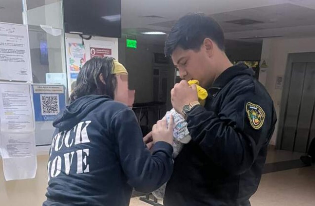 No respiraba y estaba inconsciente: policías lograron reanimar a un bebé de siete días en Posadas No respiraba y estaba inconsciente: policías lograron reanimar a un bebé de siete días en Posadas imagen-13