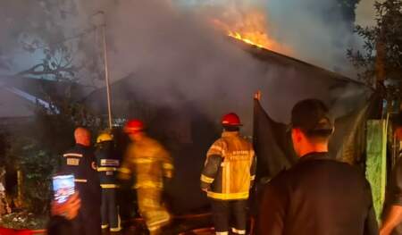 Un incendio destruyó una vivienda en Puerto Iguazú imagen-4