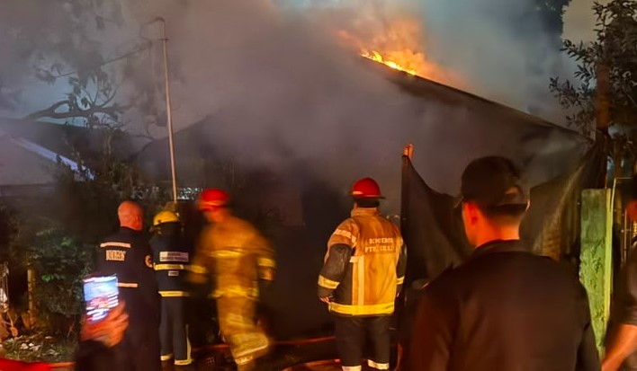 Un incendio destruyó una vivienda en Puerto Iguazú imagen-8