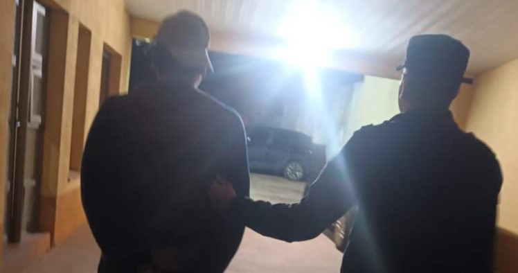 Fue a un motel y al quedarse sin pareja destrozó la habitación: terminó detenido imagen-13