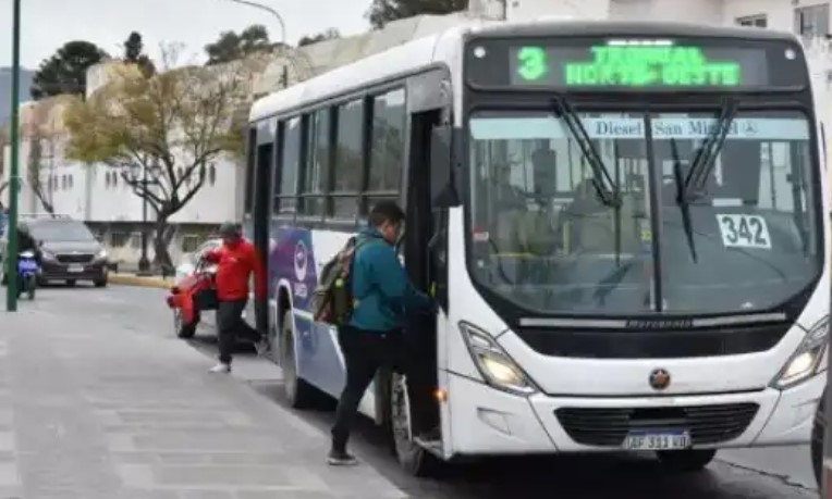 Alerta roja en el interior: FATAP advierte sobre el riesgo inminente de perder el sistema de colectivos Alerta roja en el interior: FATAP advierte sobre el riesgo inminente de perder el sistema de colectivos imagen-9