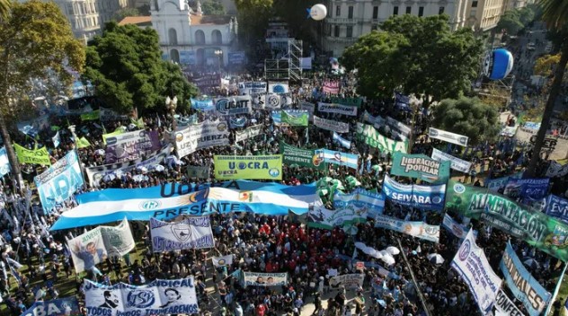 "Una organización política madura no elimina las contradicciones, las procesa y las ordena" imagen-15
