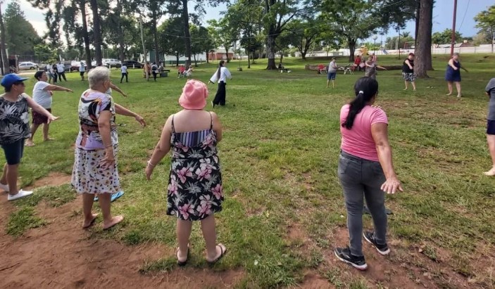 "No hay edad para empezar": El entrenador Néstor Benítez propone un innovador enfoque de "fuerza funcional" y prevención de lesiones para adultos mayores imagen-12