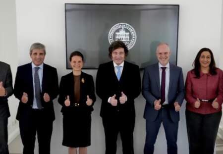 Javier Milei autorizó tomar créditos por US$5000 millones con bancos internacionales para afrontar el pago de deuda imagen-5