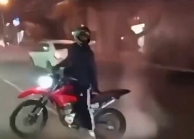 Patrullaje virtual identificó a un motociclista que realizaba maniobras indebidas en Oberá y secuestraron su vehículo imagen-9