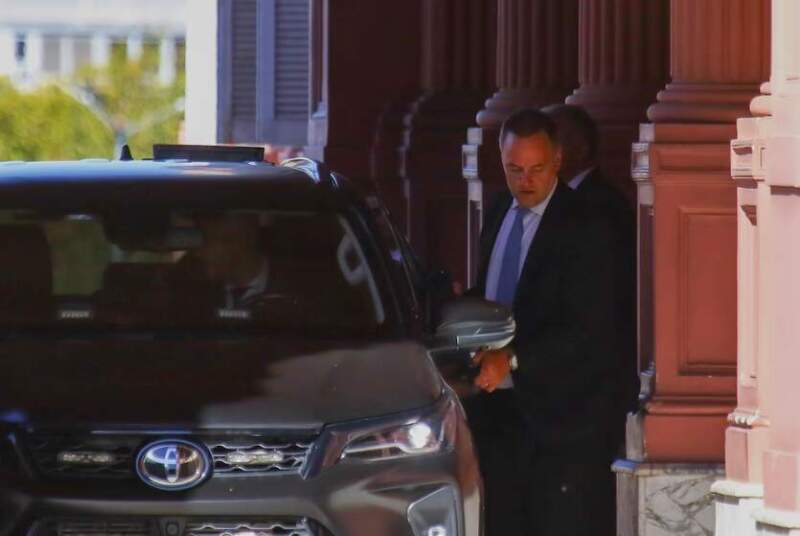 Renunció Adorni: el funcionario que Milei defendió hasta el final deja el Gobierno imagen-16